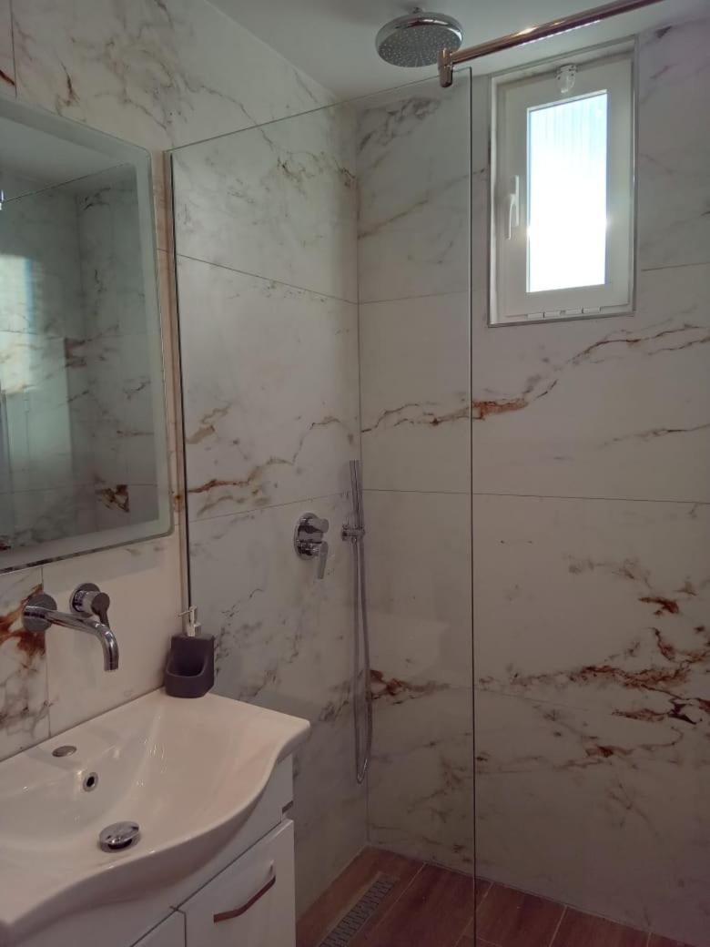 Vila Pasha Sarandë Kamer foto