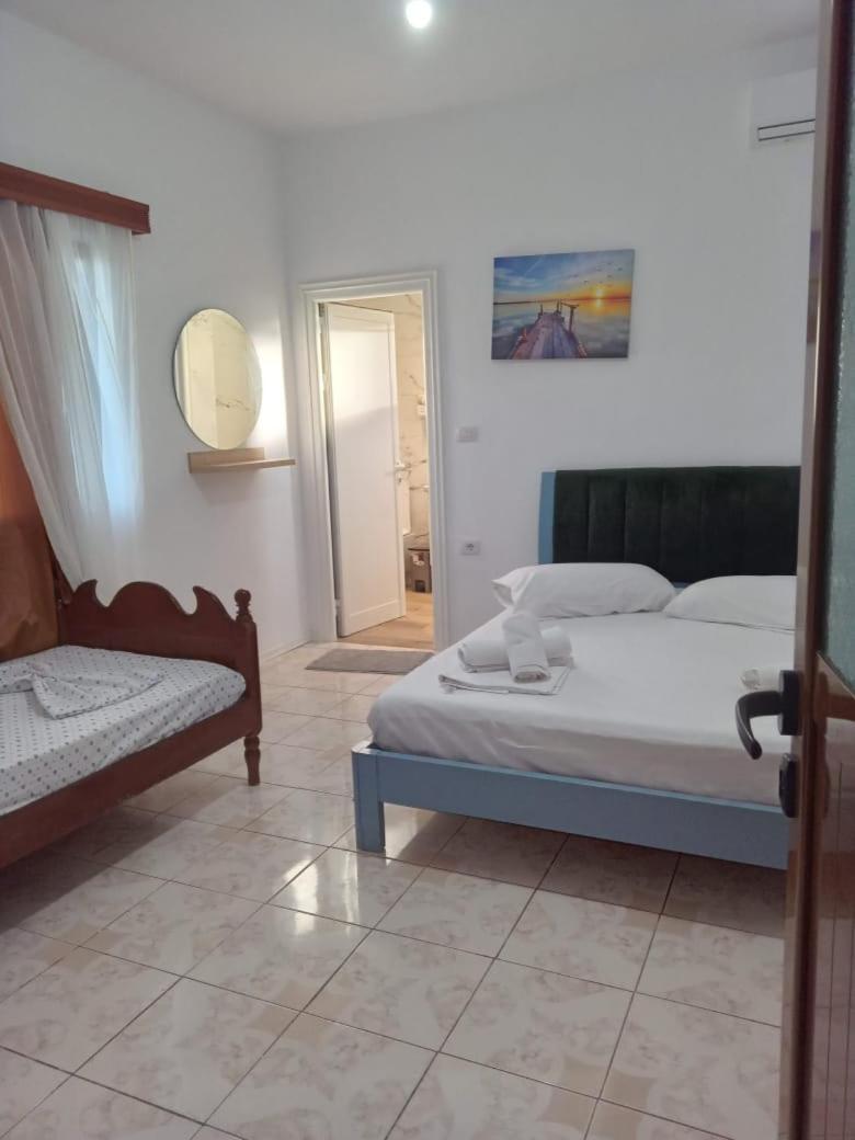 Vila Pasha Sarandë Buitenkant foto